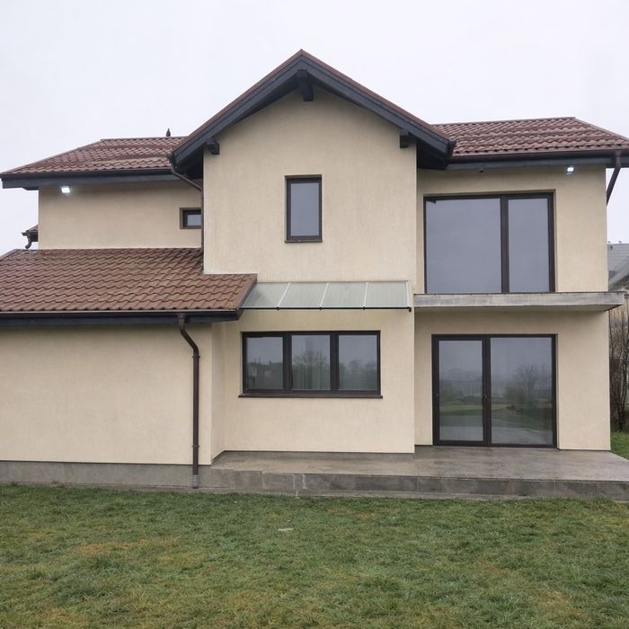 Casa 5 Camere in Stupini