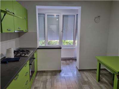 Apartament spatios de trei camere in Centrul Civic