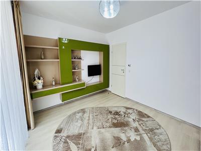 Apartament spatios de doua camere cu gradina, parcare+boxa