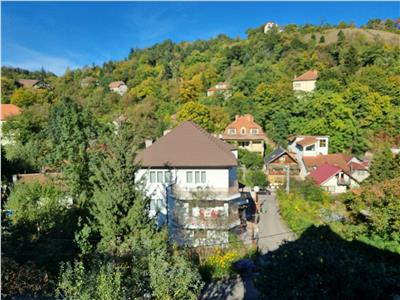 Apartament de trei camere la casa , zona Drumul Poienii , Schei