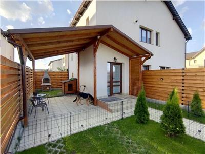 Apartament 3 camere la casa intrare si curte propie