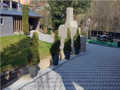 Casa deosebita de trei camere zona centrala Zarnesti