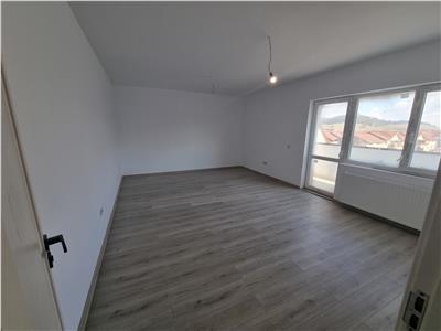 Apartament spatios de doua camere zona Sanpetru