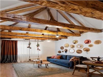 Casa de vis cu 2 apartamente in Schei