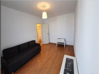 Rezervat !Apartament 2 camere decomandate Tractorul