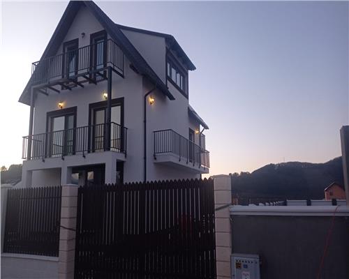 Vila  de 9 camere , zona Sanpetru
