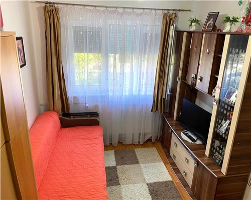 REZERVAT! Apartament  2 camere renovat, in Tractorul, aproape de Mall Coresi