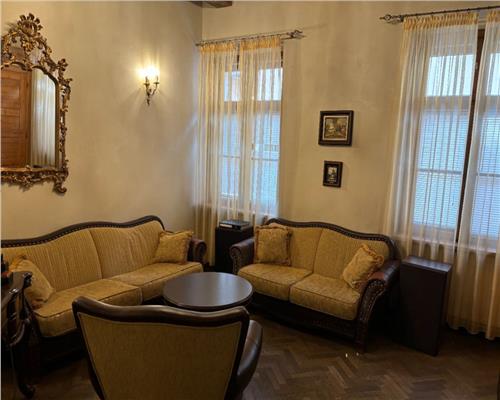 2 Apartamente  in  centrul orasului cu pod mansardabil
