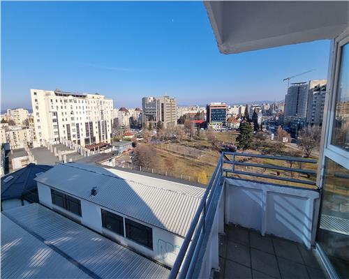 Apartament de 4 camere , zona Centrul Civic