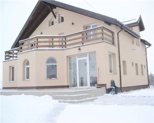 Vila cu 7 Camere, ideala pentru firme   Ghimbav