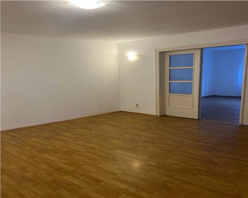 Casa de vanzare in Scheii Brasovului