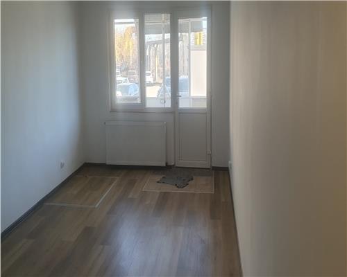 Apartament de 3 camere pretabil pentru birouri in Craiter