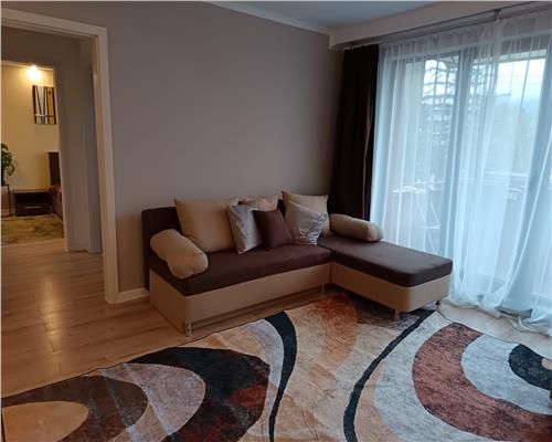 Apartament renovat cu loc de parcare de 2 camere in zona Astra