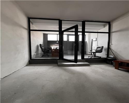 Spatiu comercial cu birou 100mp