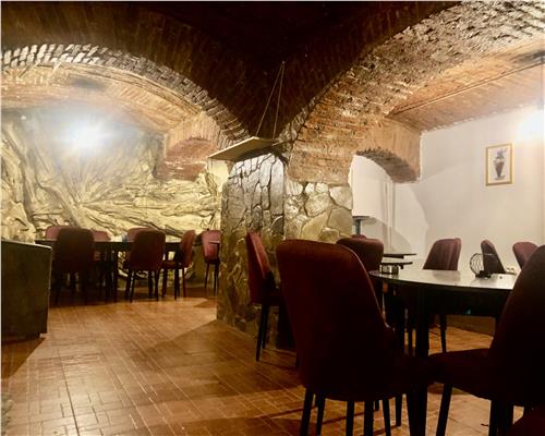 SPATIU LA DEMISOL ULTRACENTRAL, VIS A VIS DE PIATA SFATULUI