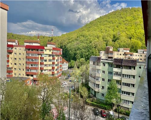 Inchiriere 3 camere decomandat Racadau, etaj intermediar