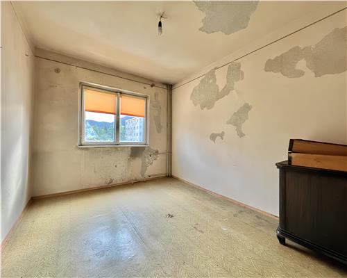 Apartament 4 Camere Decomandat in Astra la Etaj Intermediat