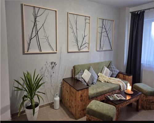 Decomandat, Mobilat  2 Camere, Parcare, Coresi