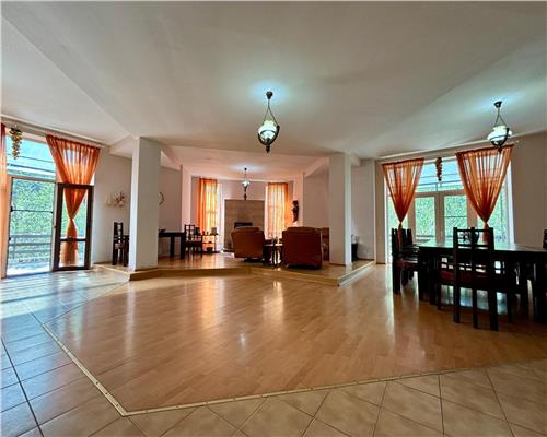 Predeal Vila Impunatoare cu Piscina pentru Familie sau Investitie Turistica