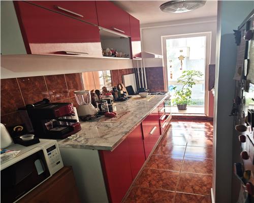 Apartament 3 camere decomandate, zona Astra (Calea Bucuresti)