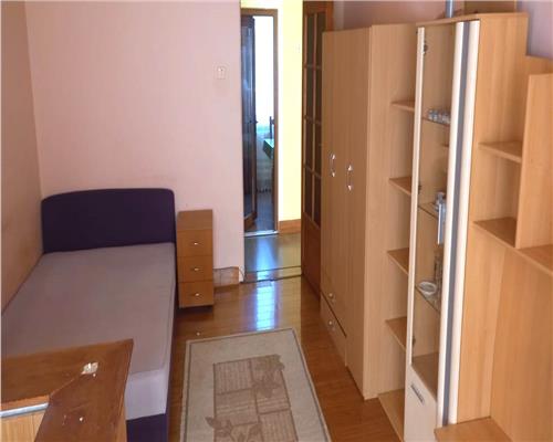 Apartament 2 camere decomandate, etaj intermediar, zona Tractorul