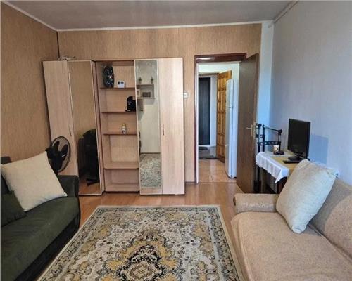 Garsoniera spatioasa cu priveliste spre munti, zona Colina Universitatii