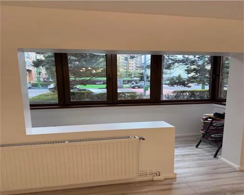 Spatiu comercial/birouri - renovat, balcon stradal, zona Spitalul Judetean