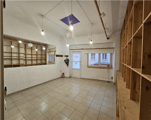 Spatiu comercial CENTRU Acces stradal, loc de parcare propriu