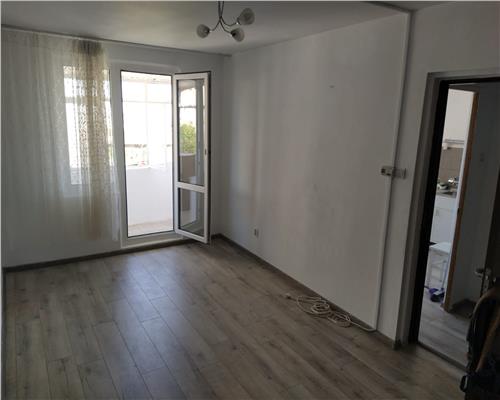 Garsoniera renovata, decomandata, cu balcon, Astra