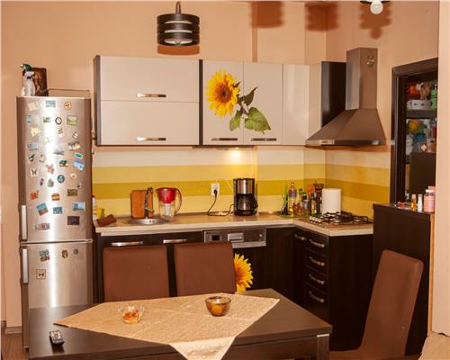 Apartament 3 camere la casa, 200 m de Poarta Schei