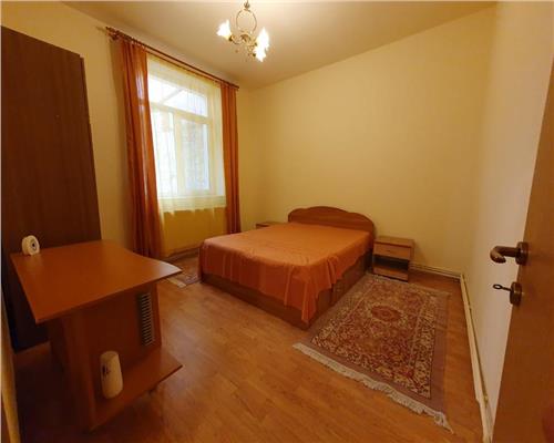 Apartament cu 2 camere, zona Livada Postei