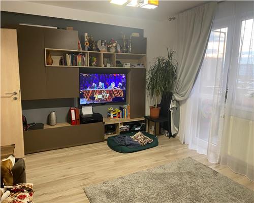 Apartament de inchiriat, doua camere decomandat, zona Tractorul ,Brasov