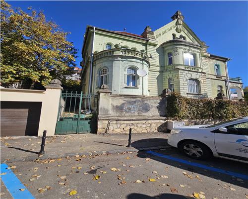 ULTRACENTRAL cu parcare, beci si anexa