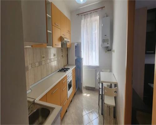 Garsoniera decomandata la casa cu curte, 48 mp, Centrul Istoric