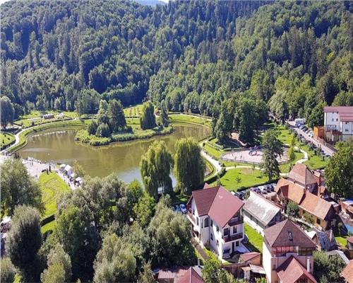 Garsoniera spatioasa, in bloc nou, cu priveliste superba spre Lacul Noua