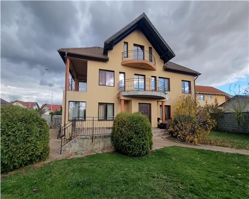Vila de 6 camere zona Sanpetru
