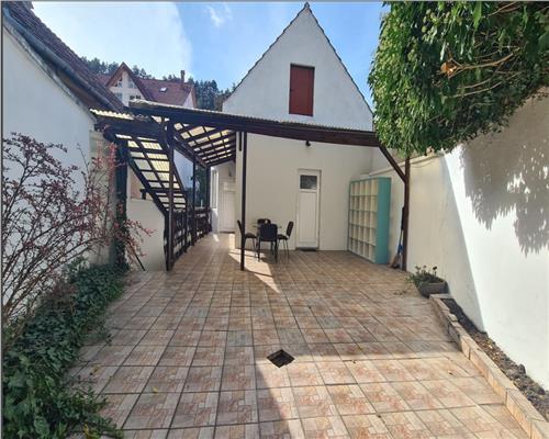 Casa  4 camere , curte individuala ,petfriendly Schei