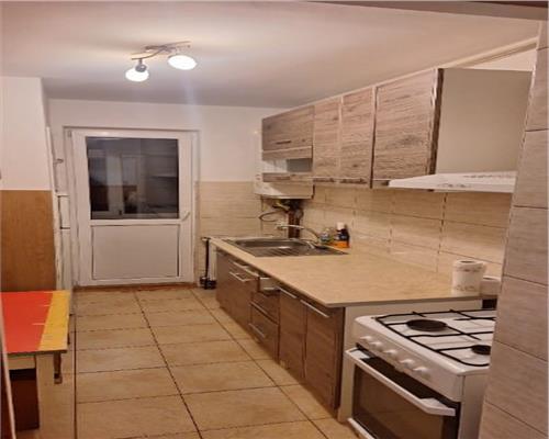 Apartament cu 2 camere zona Tractorul