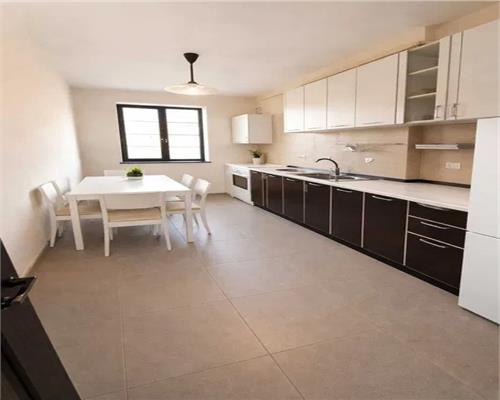 Apartament 2 Camere Central Bloc tip Vila