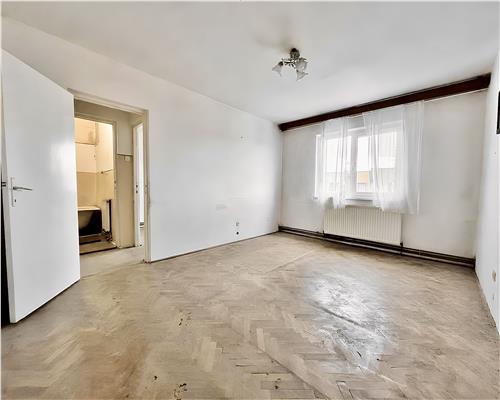 Apartament cu 2 camere zona Florilor de renovat