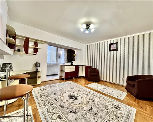 Garsoniera la Etaj Intermediar pe str De Mijloc