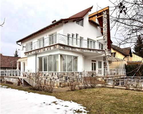 Vila zona Coresi: 1170 mp teren, 6 camere | De vanzare