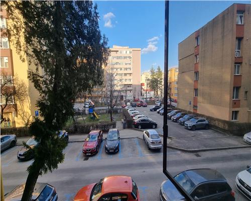 Apartament de 3 camere zona Carpatlor