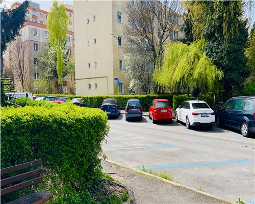 Apartament 3 camere cu pivnita de vanzare, Astra, Brasov